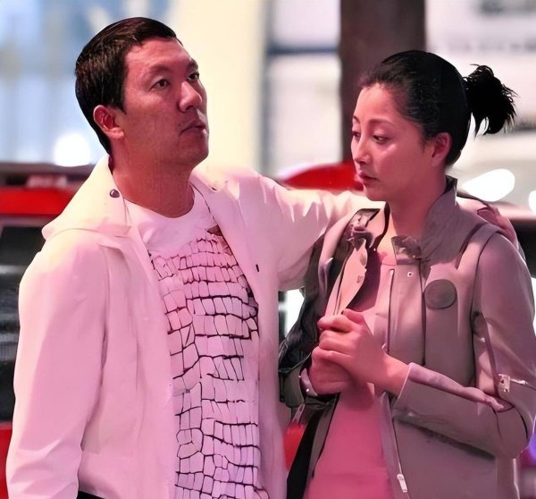 股天下 40岁殷桃恋情曝光