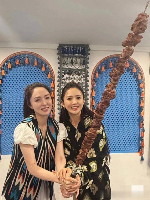 配股宝 佟丽娅邀董璇定娃娃亲，董璇回应搞笑又体面！